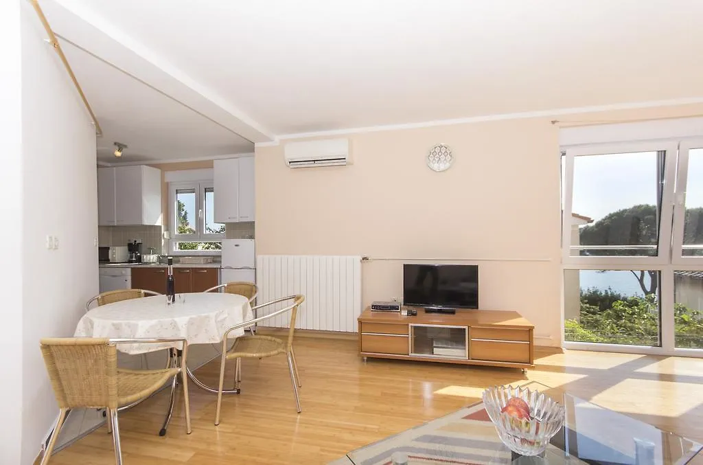 Apartments Lara Pula 0*,